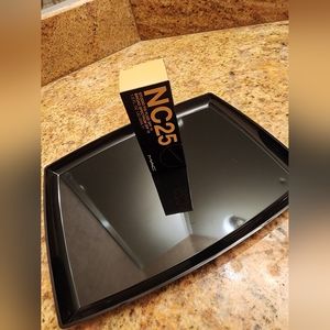 Mac NC25 Studio Fix Fluid SPF 15